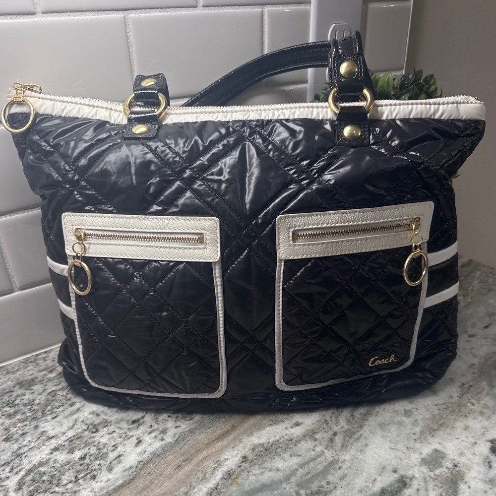 Coach poppy ski bunny glam tote - style  15873.   Black ,white Quilted nylon Y2k